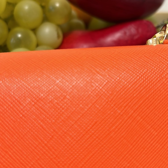 Chelmon Wristlet Zip Around Wallet. Multiple slots for cards/cash/miscellaneous - Picture 6 of 6